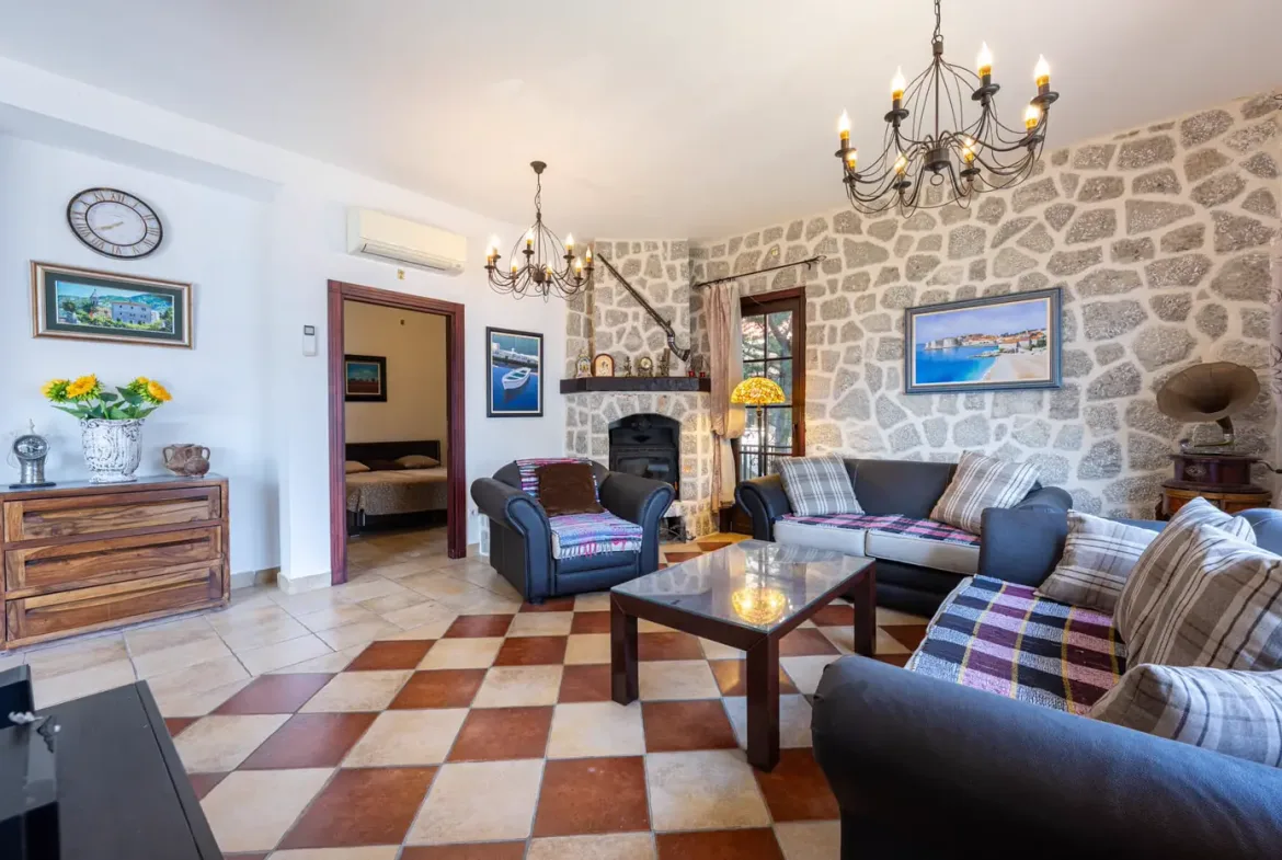 Villa in a complex on the first line to the sea, Kostanjica, Kotor