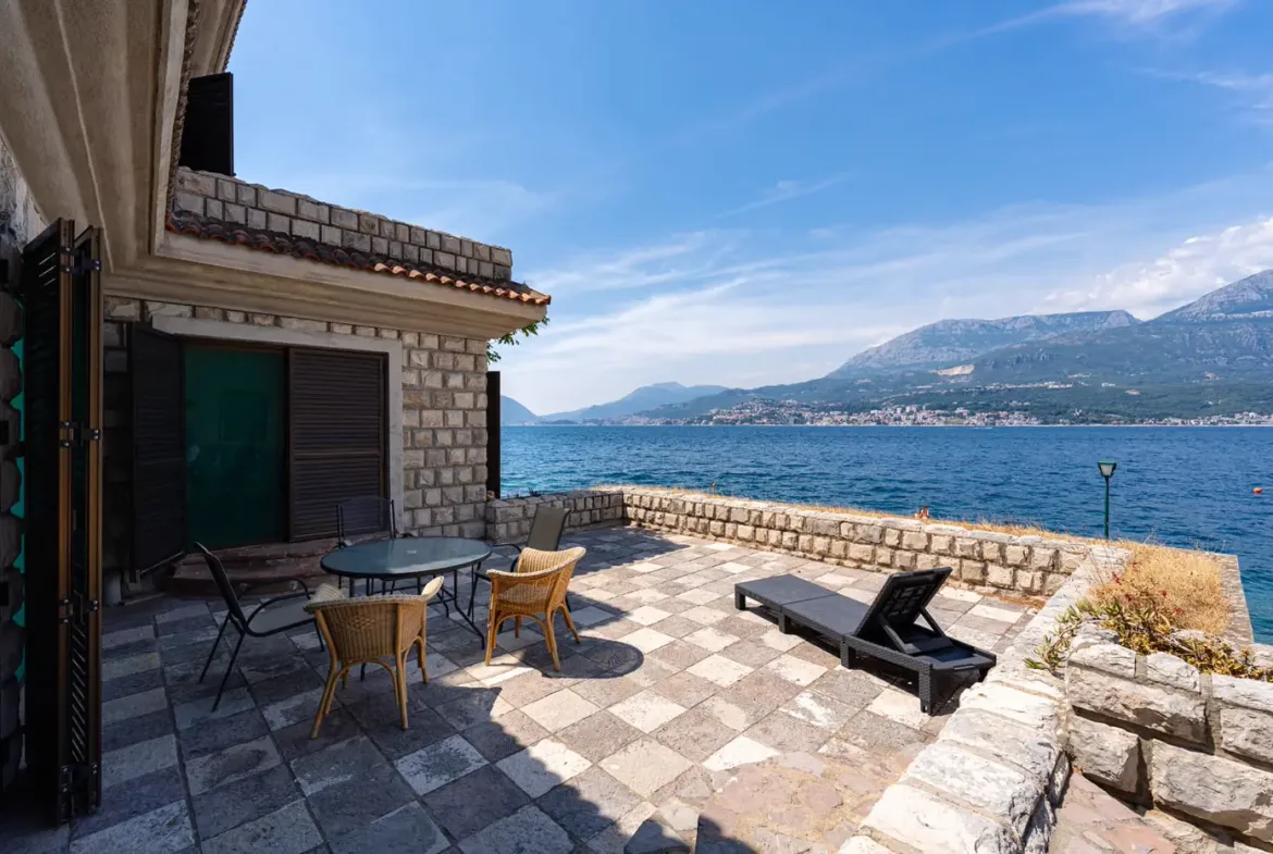 Authentic stone villa on the first line to the sea, Rose, Herceg Novi