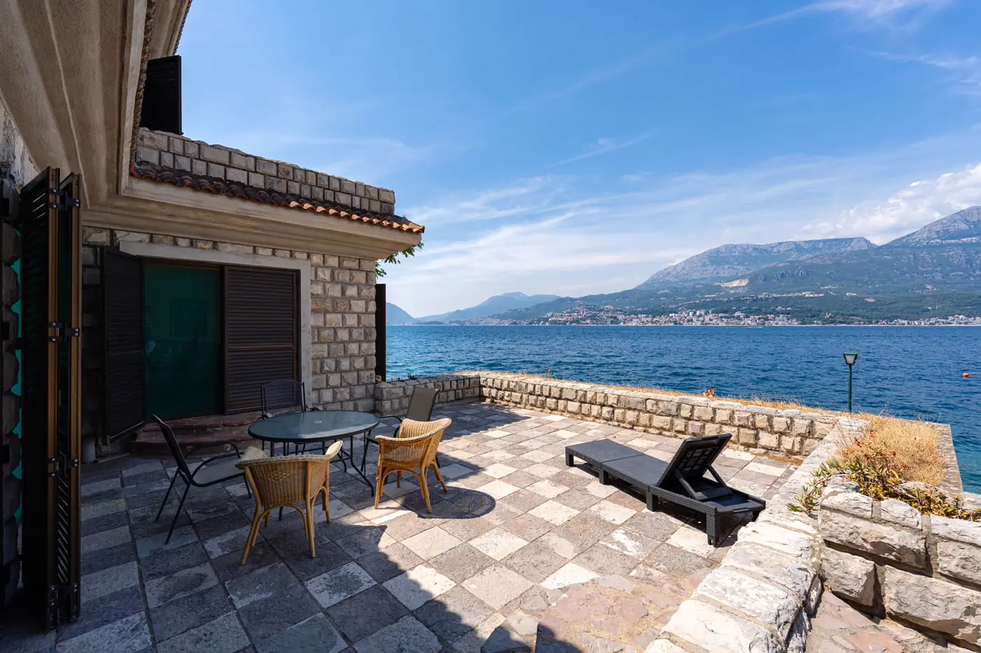 10-42 Authentic stone villa on the first line to the sea, Rose, Herceg Novi
