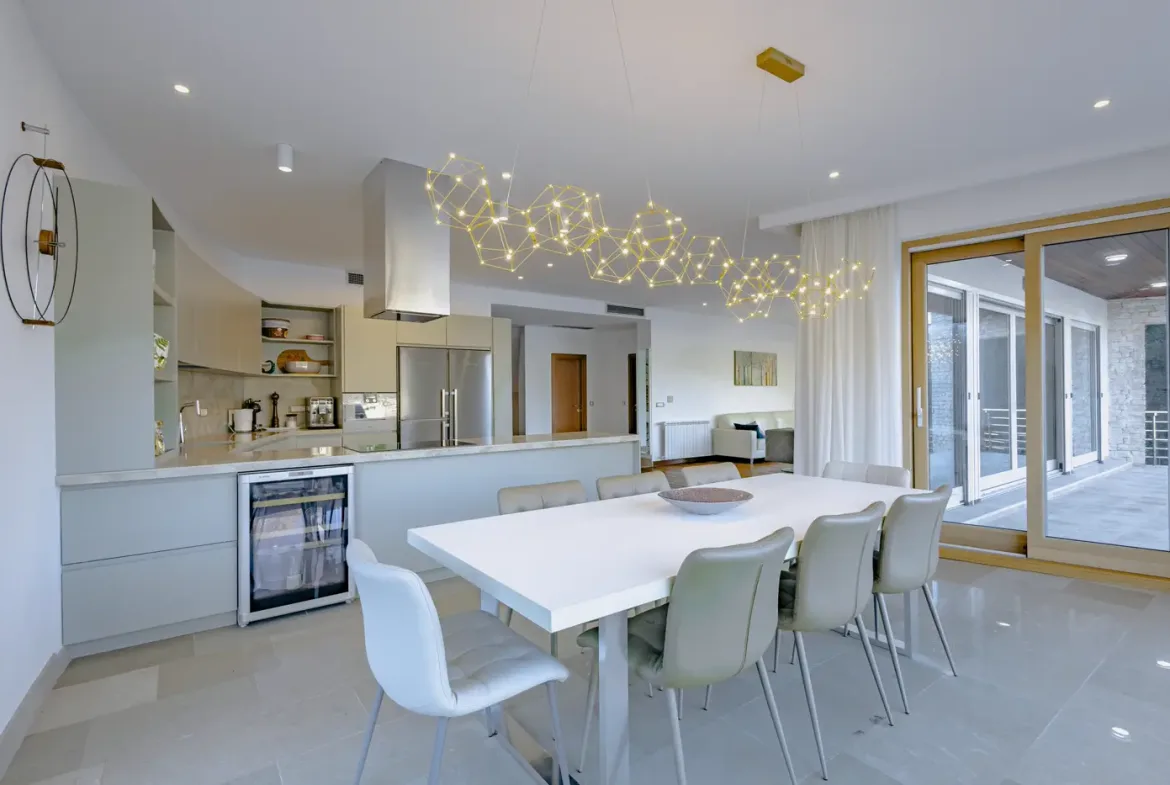 Villa Stoliv with a panoramic view of the sea, Kotor