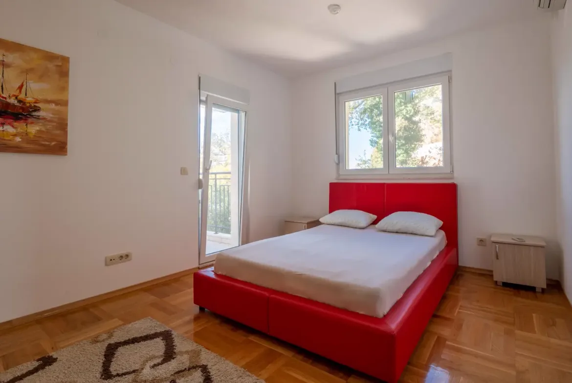 Villa with 4 bedrooms in the second row to the sea, Perazića Do, Budva