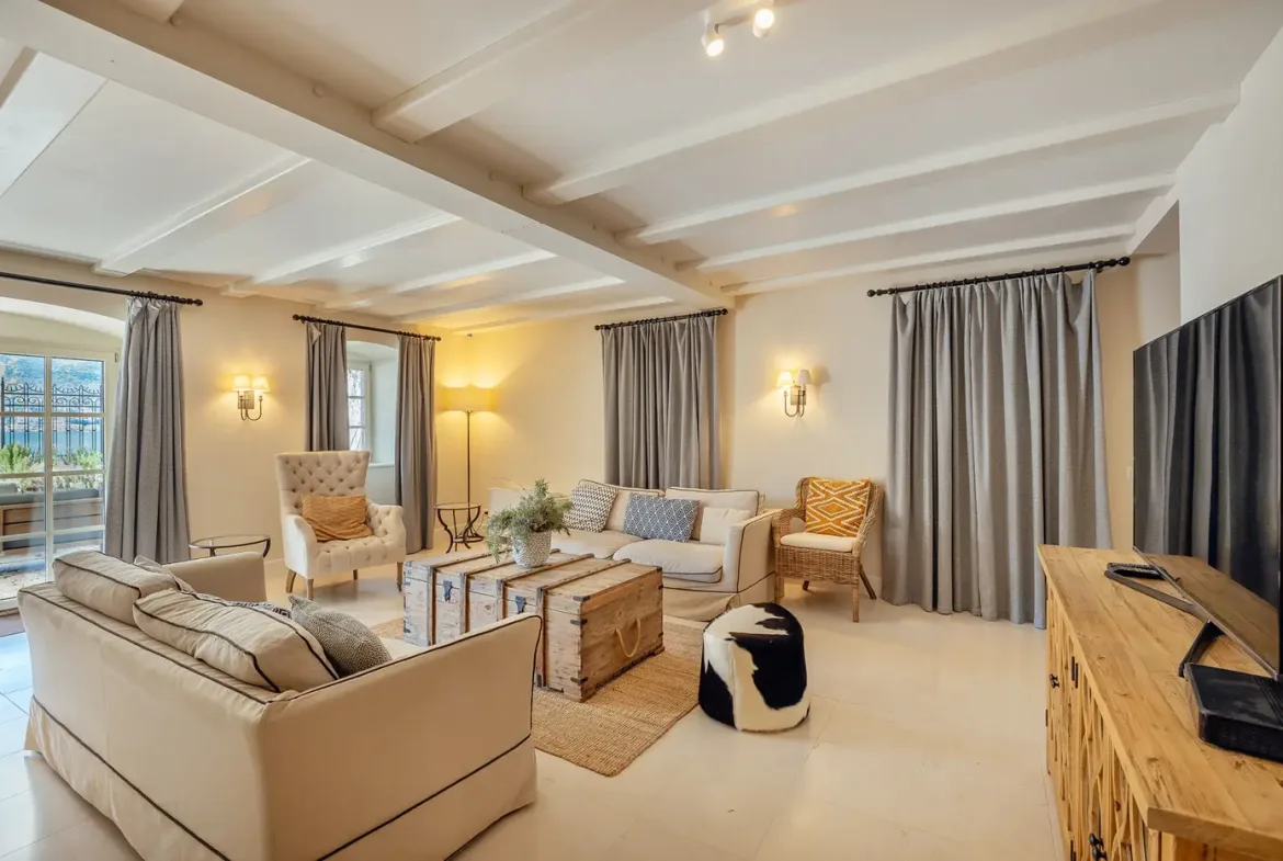 Luxuriously renovated stone villa with pontoon, Dobrota, Kotor