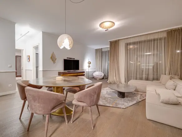 Designer apartment in an iconic building with a parking space included in the price