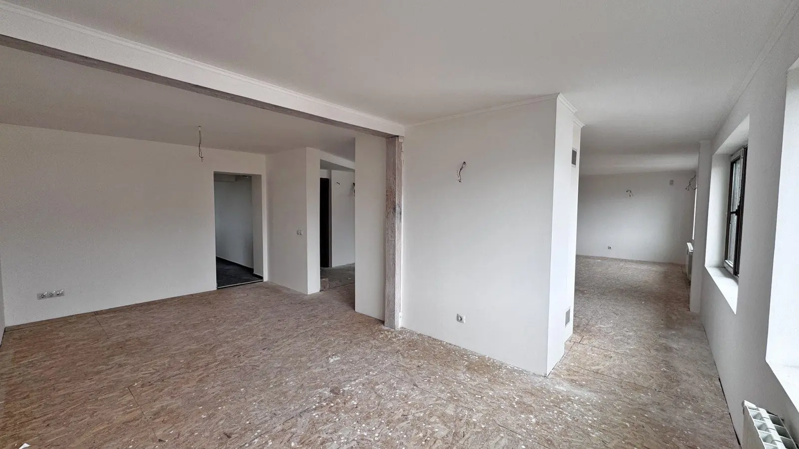 1058685732736e58b7530616736bda80 Bright and spacious apartment on Gurko Street for sale