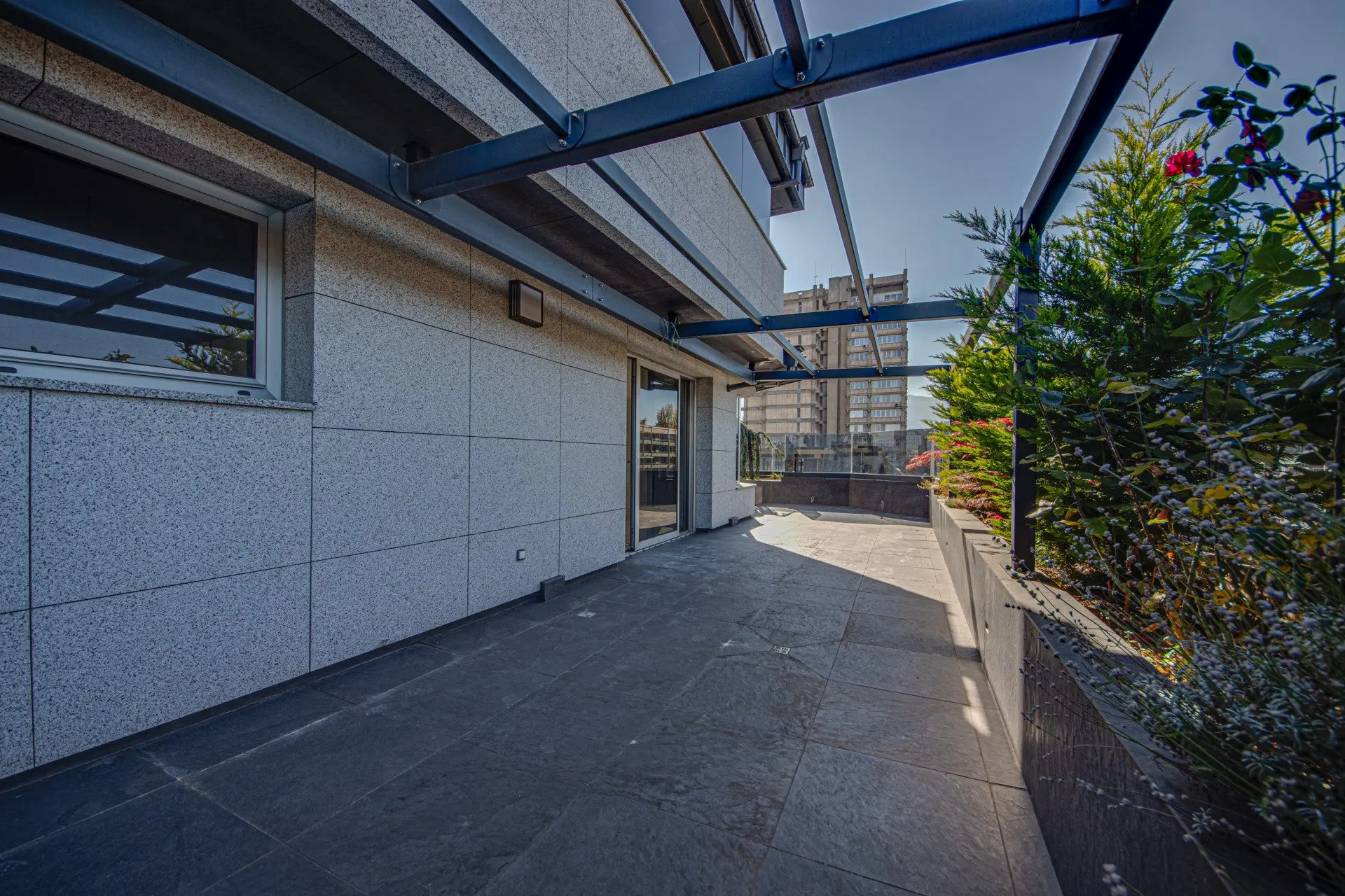 10e2c38d897109d2e2bad660b4eebac8-1 Luxury penthouse in Iztok for sale