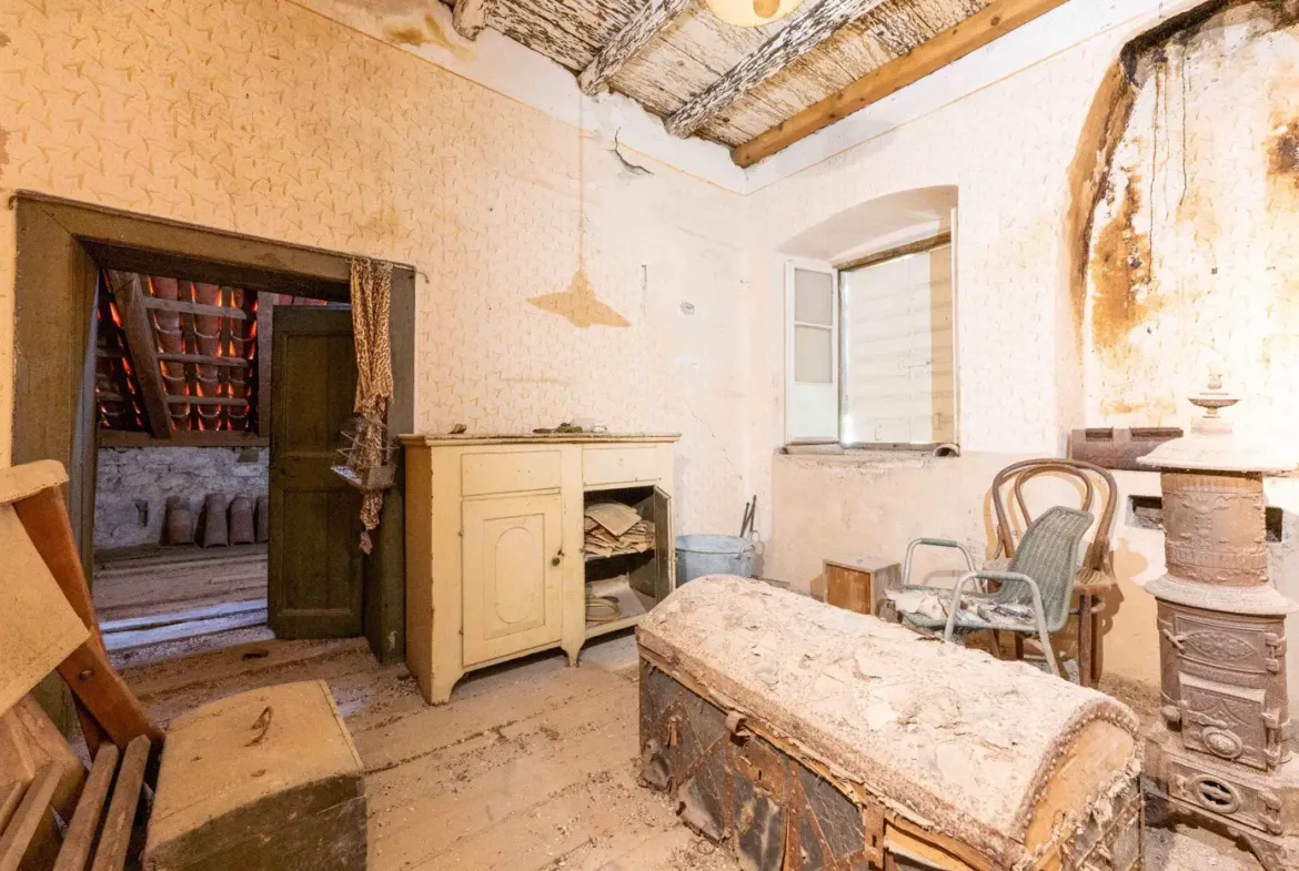 Stone palace for renovation on the first line to the sea, Prčanj