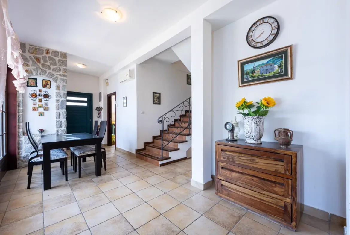 Villa in a complex on the first line to the sea, Kostanjica, Kotor