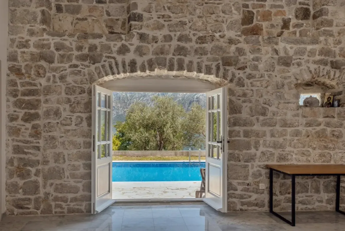 Palazzo Jerovica, a complex of stone villas and houses with a pool and a view of the bay, Kotor