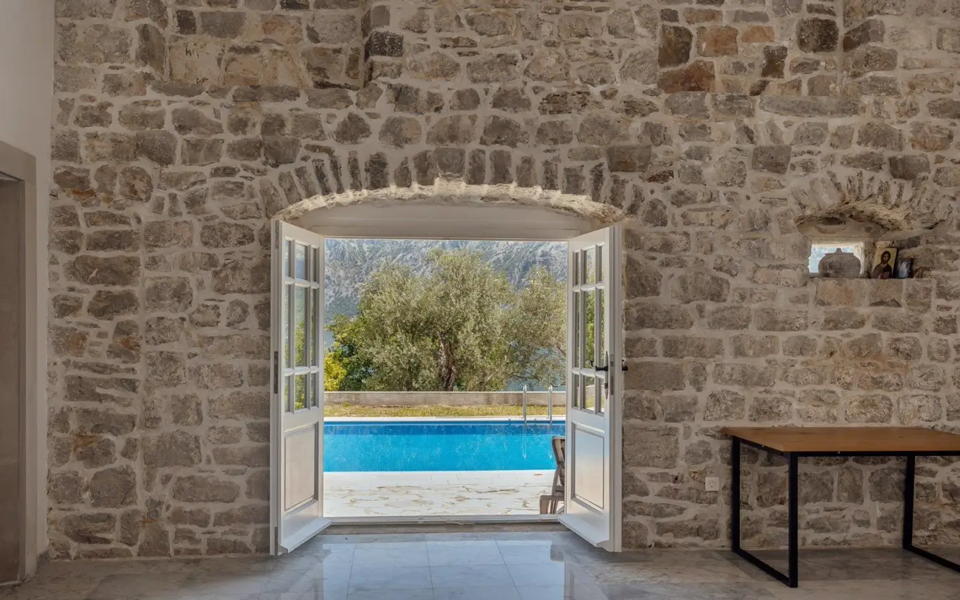 Palazzo Jerovica, a complex of stone villas and houses with a pool and a view of the bay, Kotor
