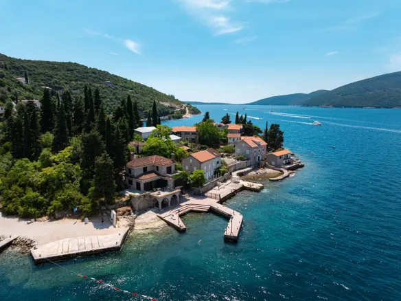 Authentic stone villa on the first line to the sea, Rose, Herceg Novi