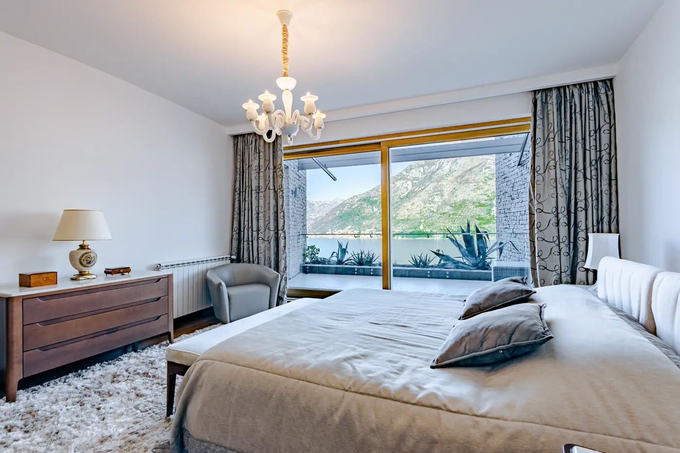 Villa Stoliv with a panoramic view of the sea, Kotor