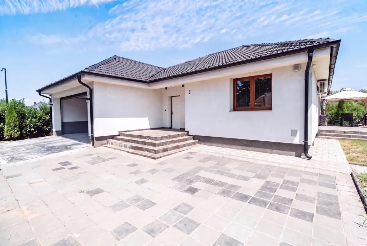 3-Bedroom House, 247 m² – Viktora Starčića, Surčin, Belgrade