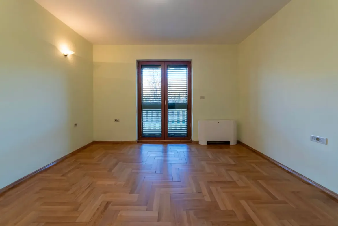 Family villa with a spacious property on the slopes of the Zeta river, Podgorica