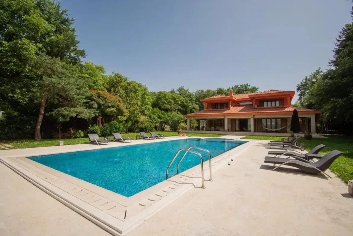 Luxury family villa with swimming pool and landscaped plot, Podgorica