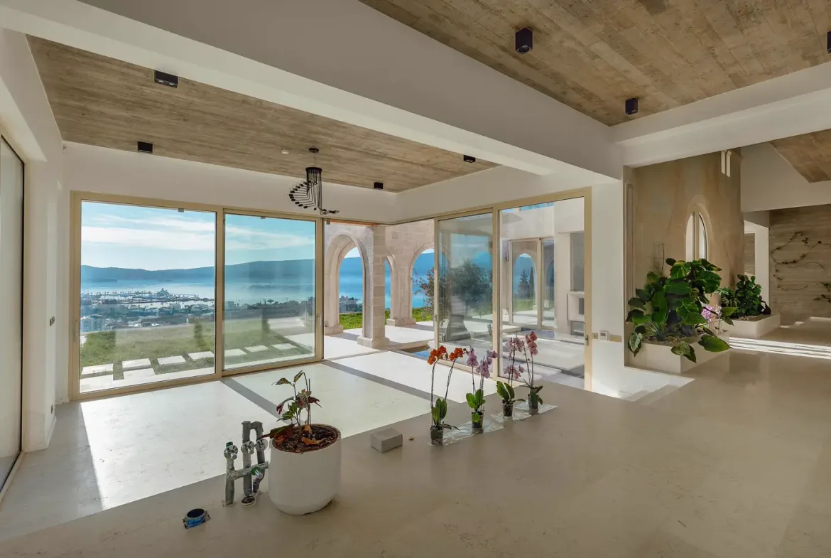 A unique villa with a panoramic view of the sea and Porto Montenegro, Tivat