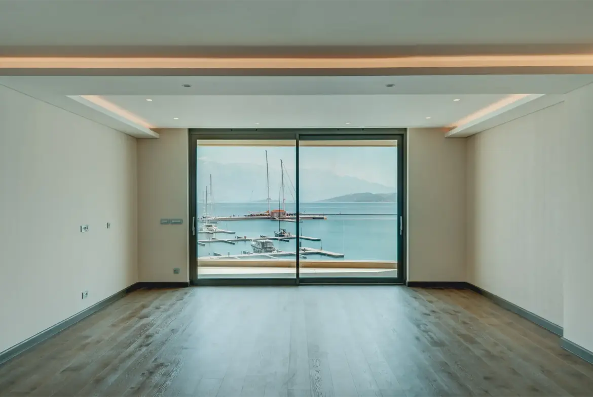 Spacious and modern three-bedroom apartment in Marina Residences