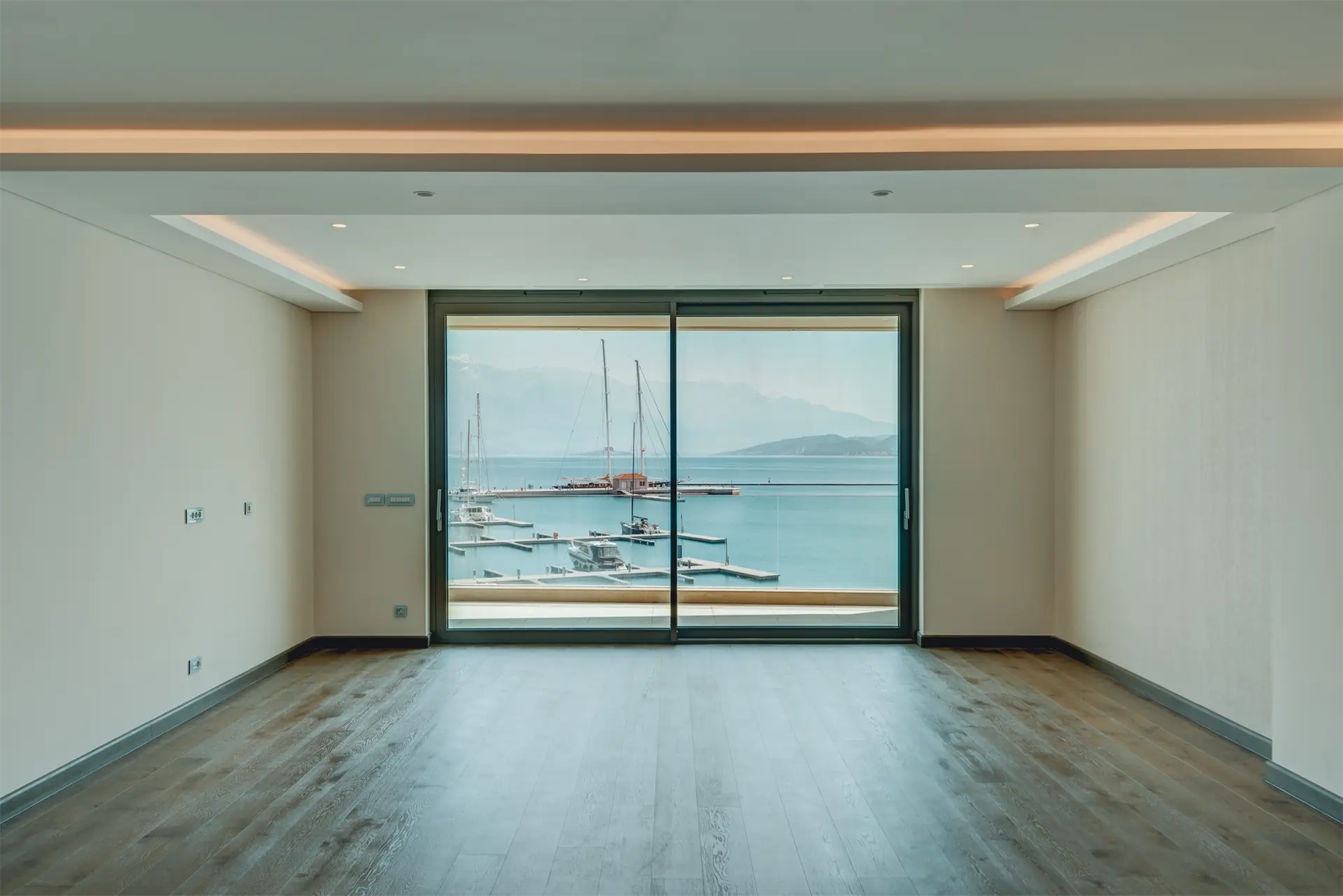 Spacious and modern three-bedroom apartment in Marina Residences