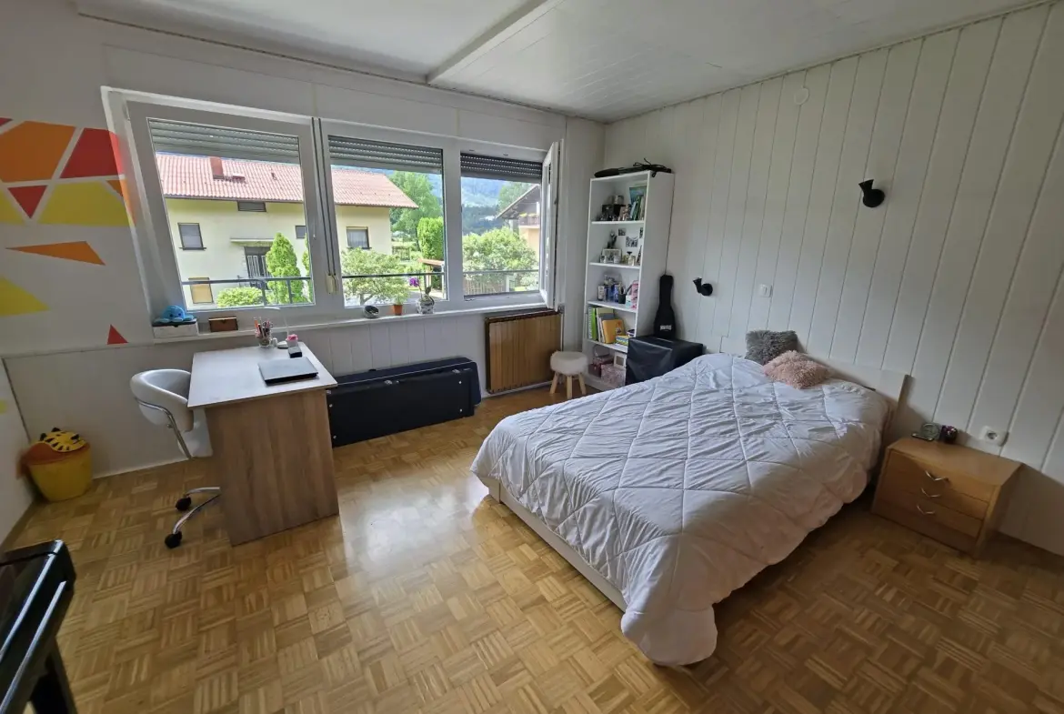 Soca Area – Kobarid, Spacious house with commercial space