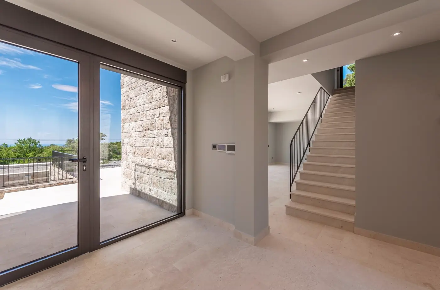 An exceptional complex of villas with an outdoor pool and a large estate, Đuraševići, Tivat