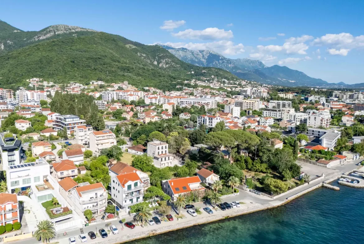 Stone villa in the second row to the sea, Donja Lastva