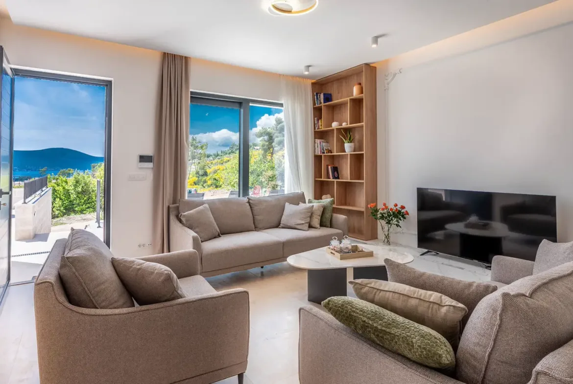 New villa with 4 bedrooms and swimming pool, Tivat, Mrcevac