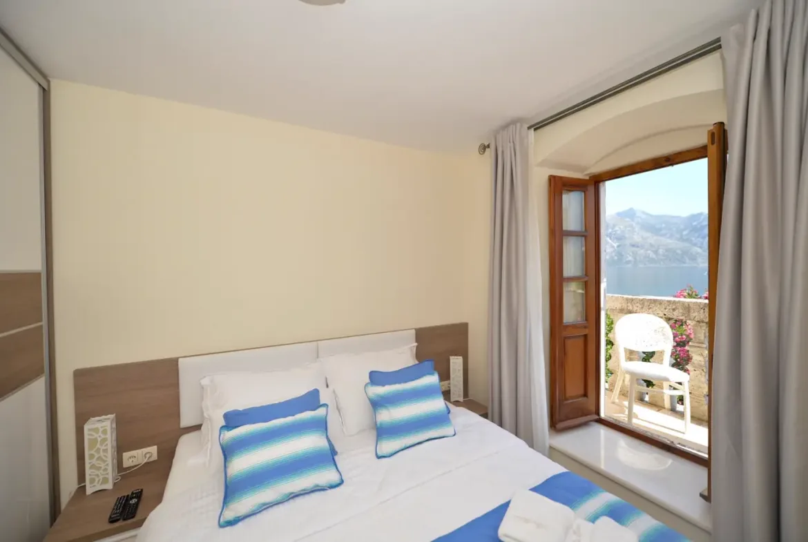 Historic stone villa on the first line to the sea, Prcanj, Kotor