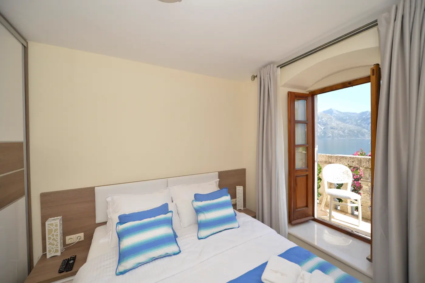Historic stone villa on the first line to the sea, Prcanj, Kotor