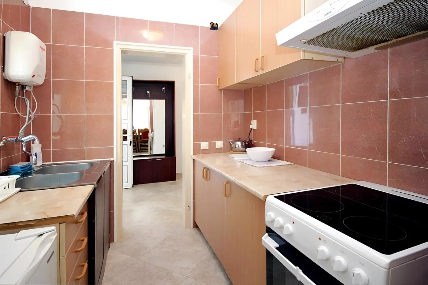 Villa with swimming pool on a plot of 1200m2, Katun Reževići, Budva