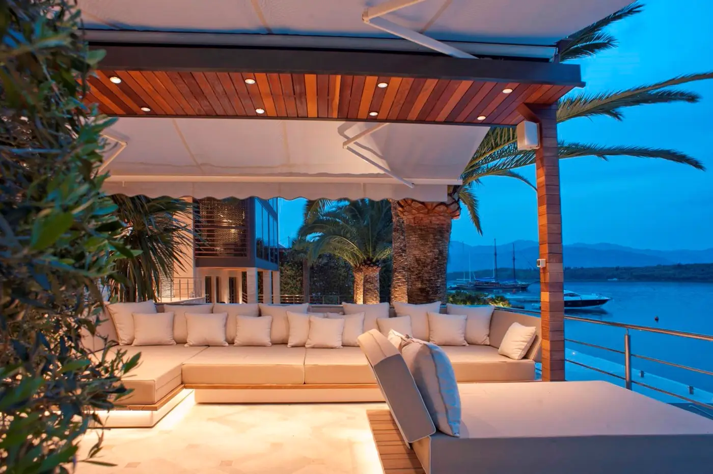 Luxurious complex of villas with a private pontoon, Đuraševići, Tivat