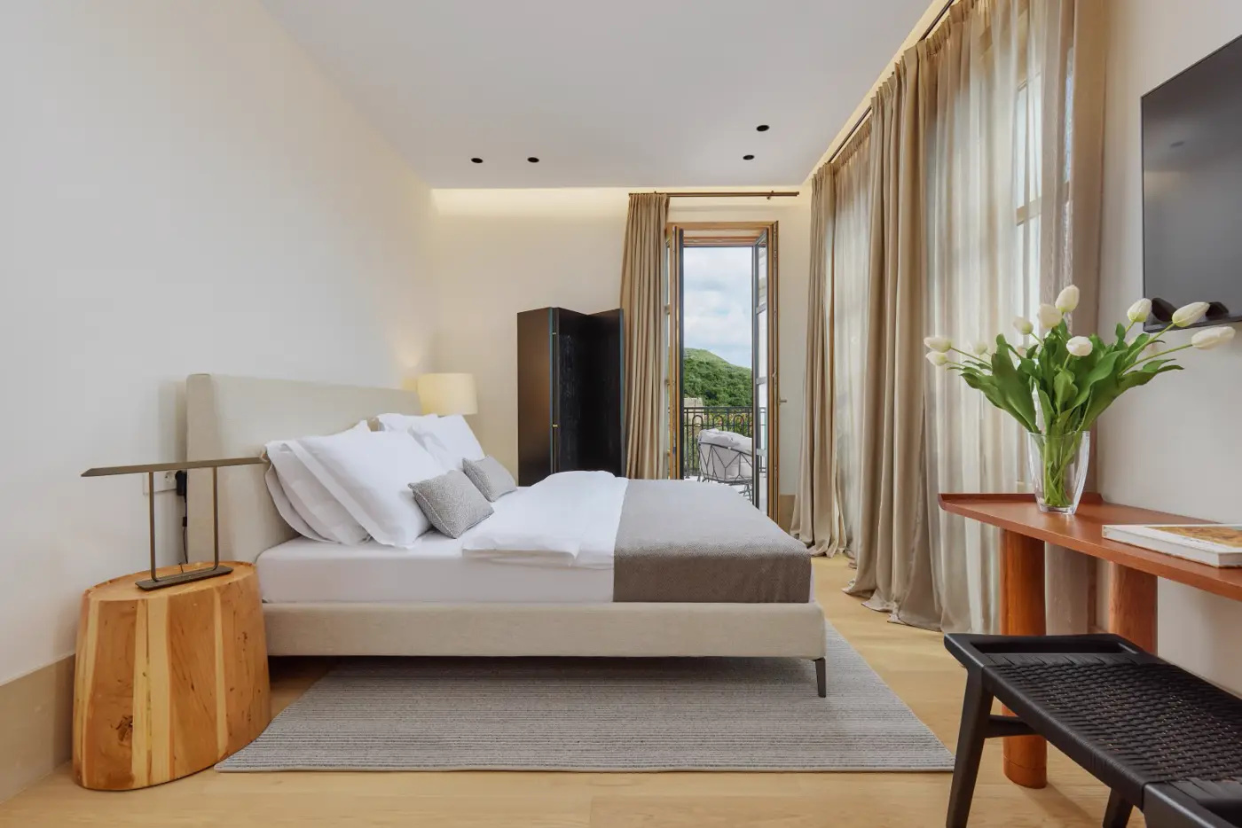12-76 Exclusive complex of three villas with sea view, available for rent, Budva