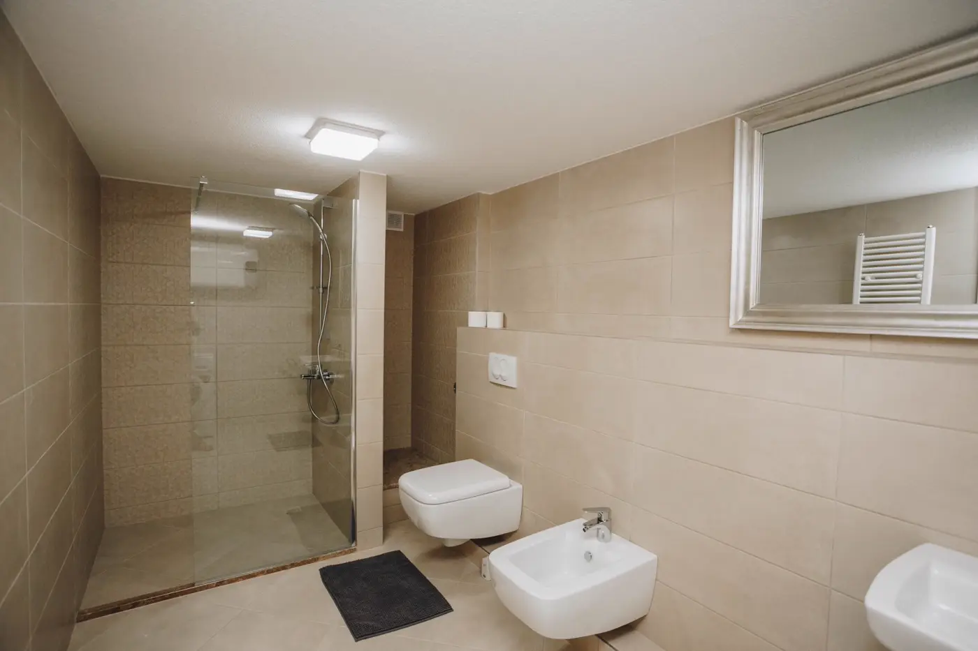 New villa with 3 apartments on the first line to the sea, Tivat, Krašići