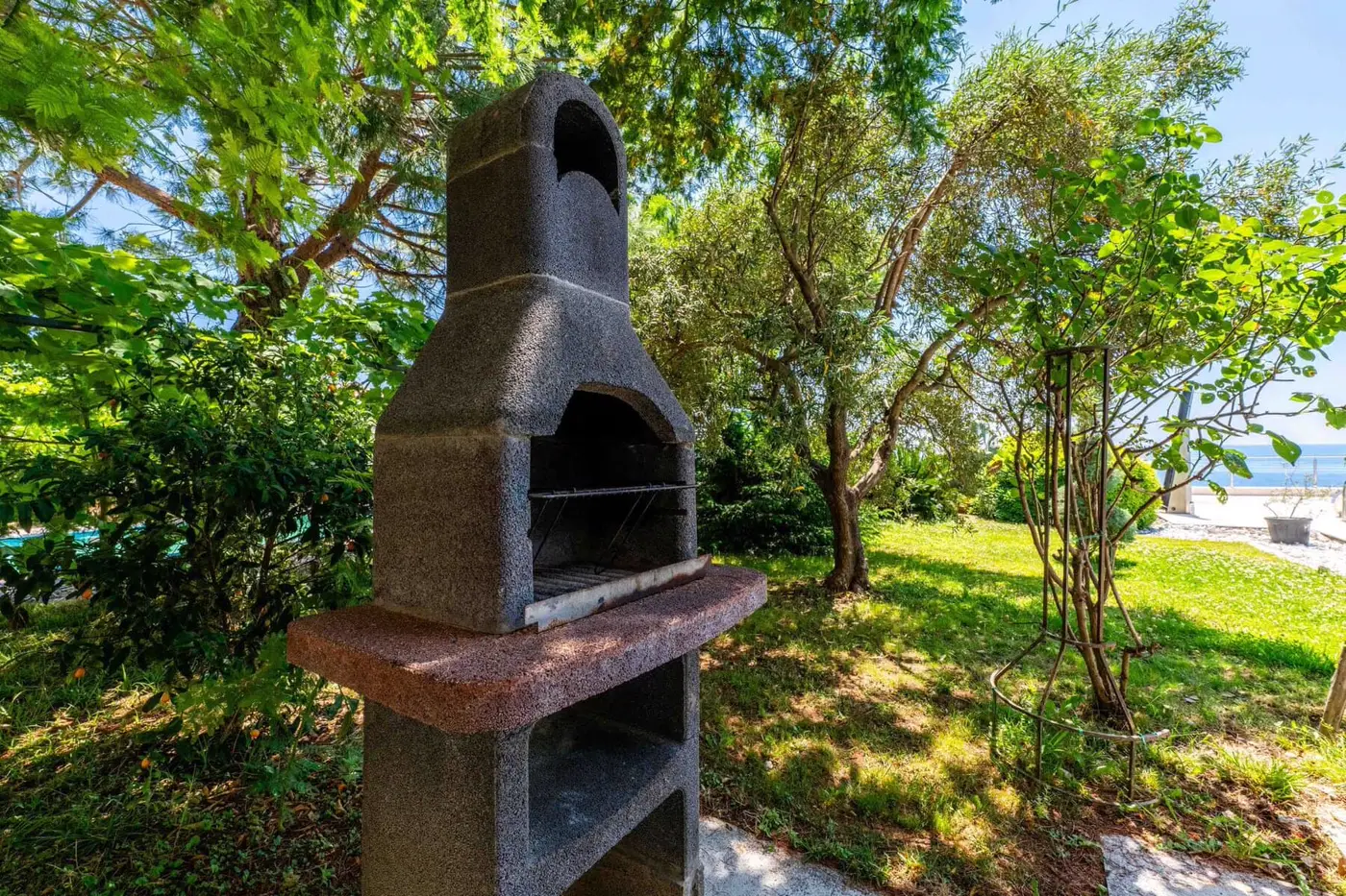 Beachfront villa with a private pool, Utjeha, Bar