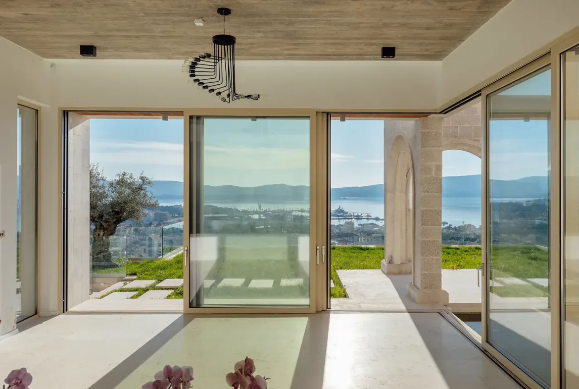 A unique villa with a panoramic view of the sea and Porto Montenegro, Tivat