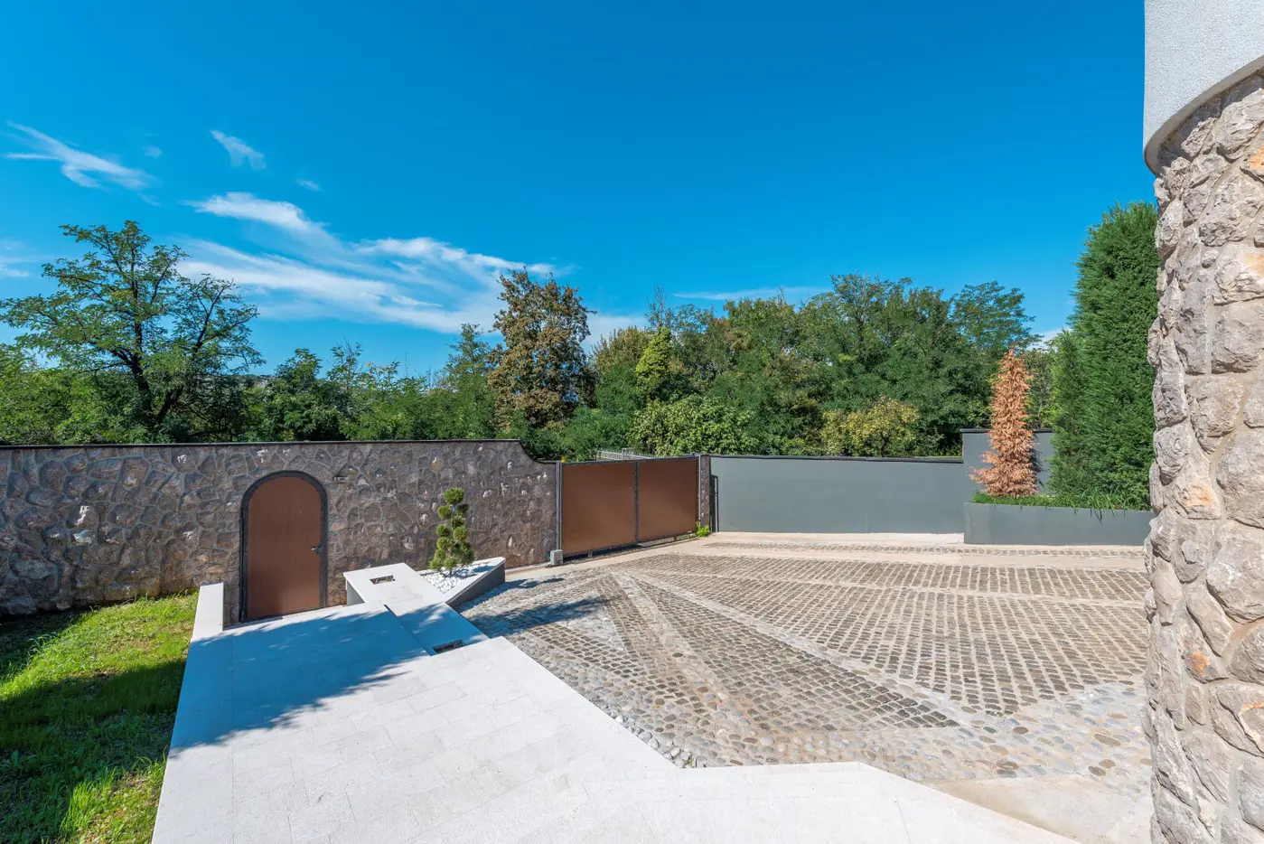 Luxury villa with pool, Mareza