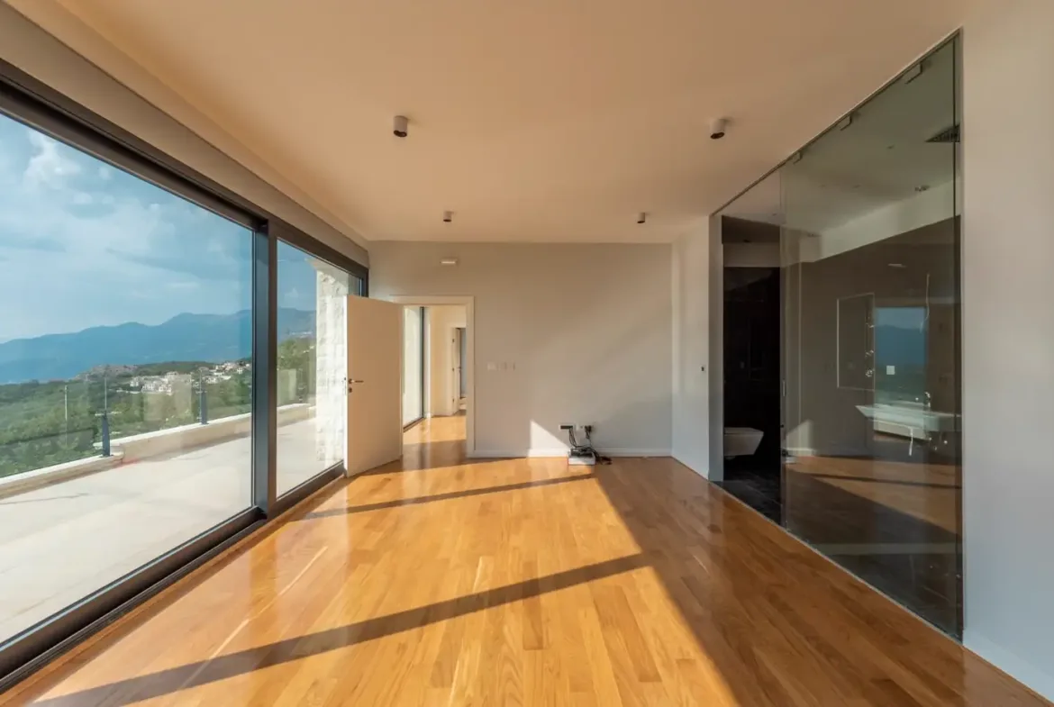 Modern villa with swimming pool and garage for two vehicles, Budva, Tudorovići