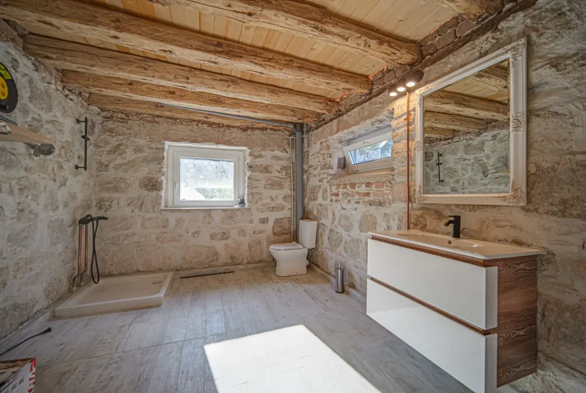 Residence surrounded by nature in the village of Plana