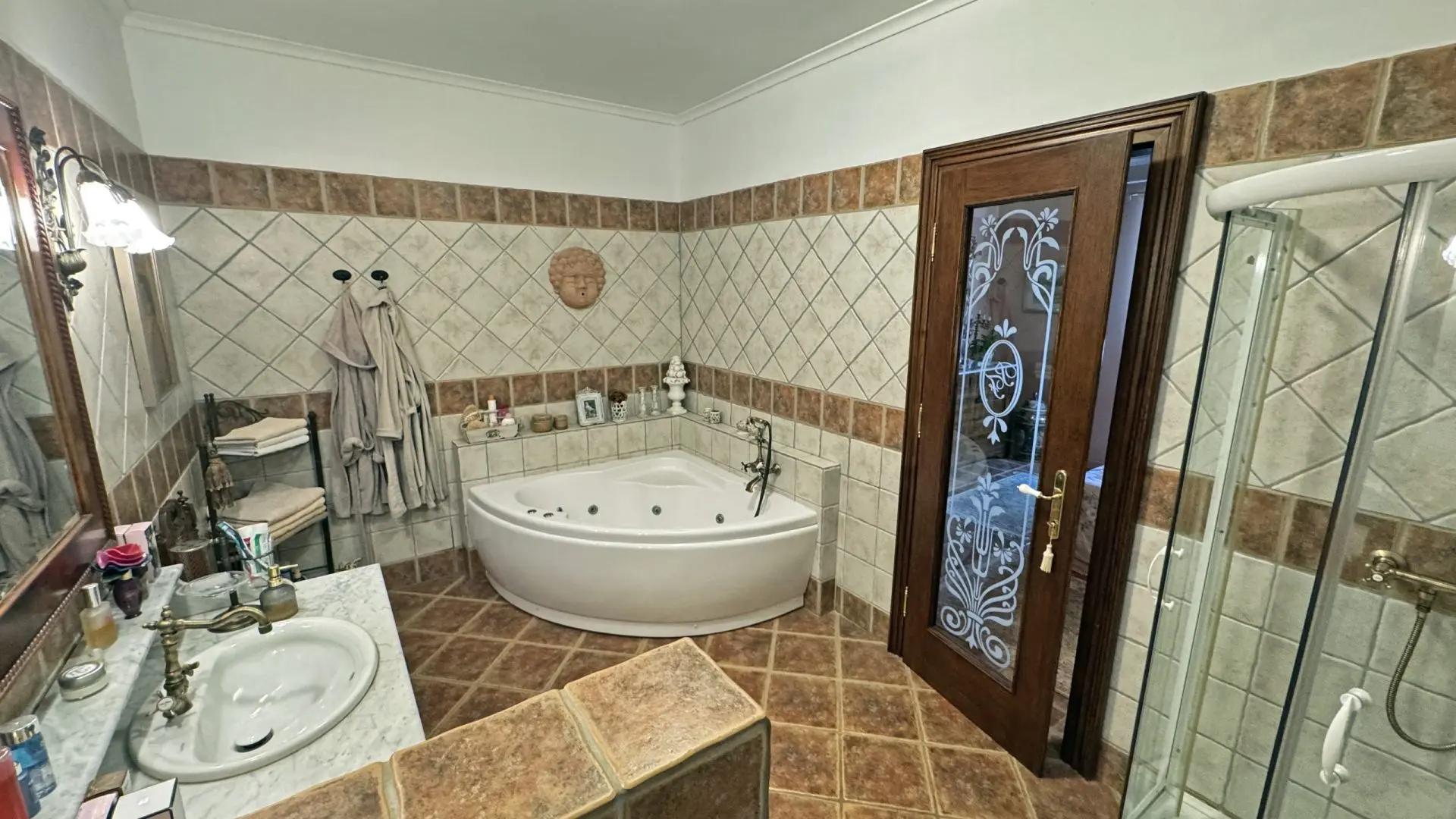 Kranj Area – Spacious Estate with Great Potential