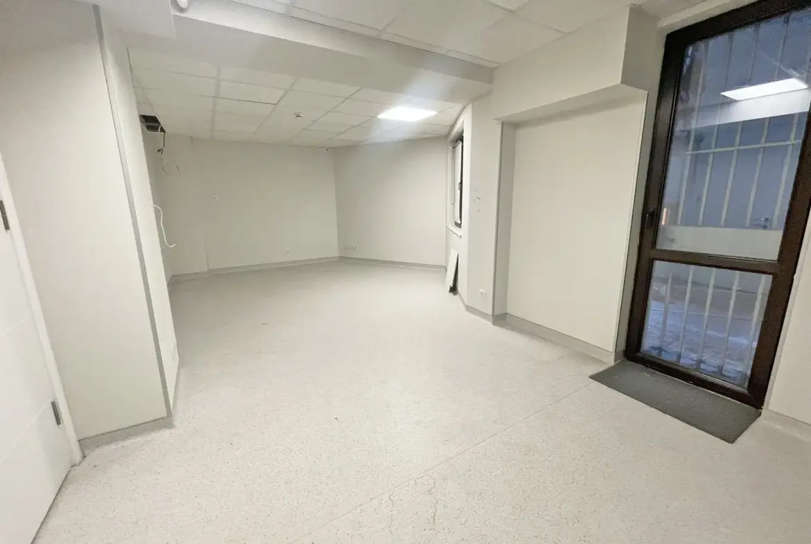Spacious office with a top location on Moskovska Street for sale