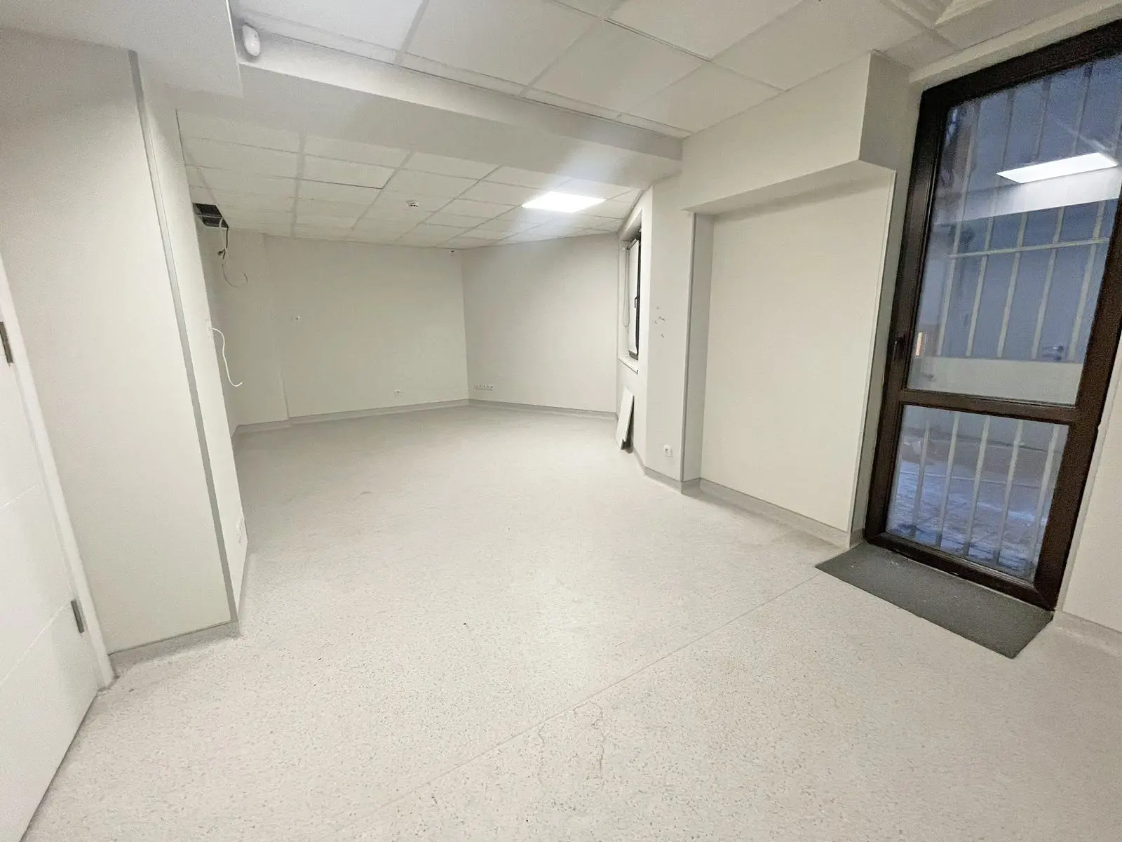 Spacious office with a top location on Moskovska Street for sale