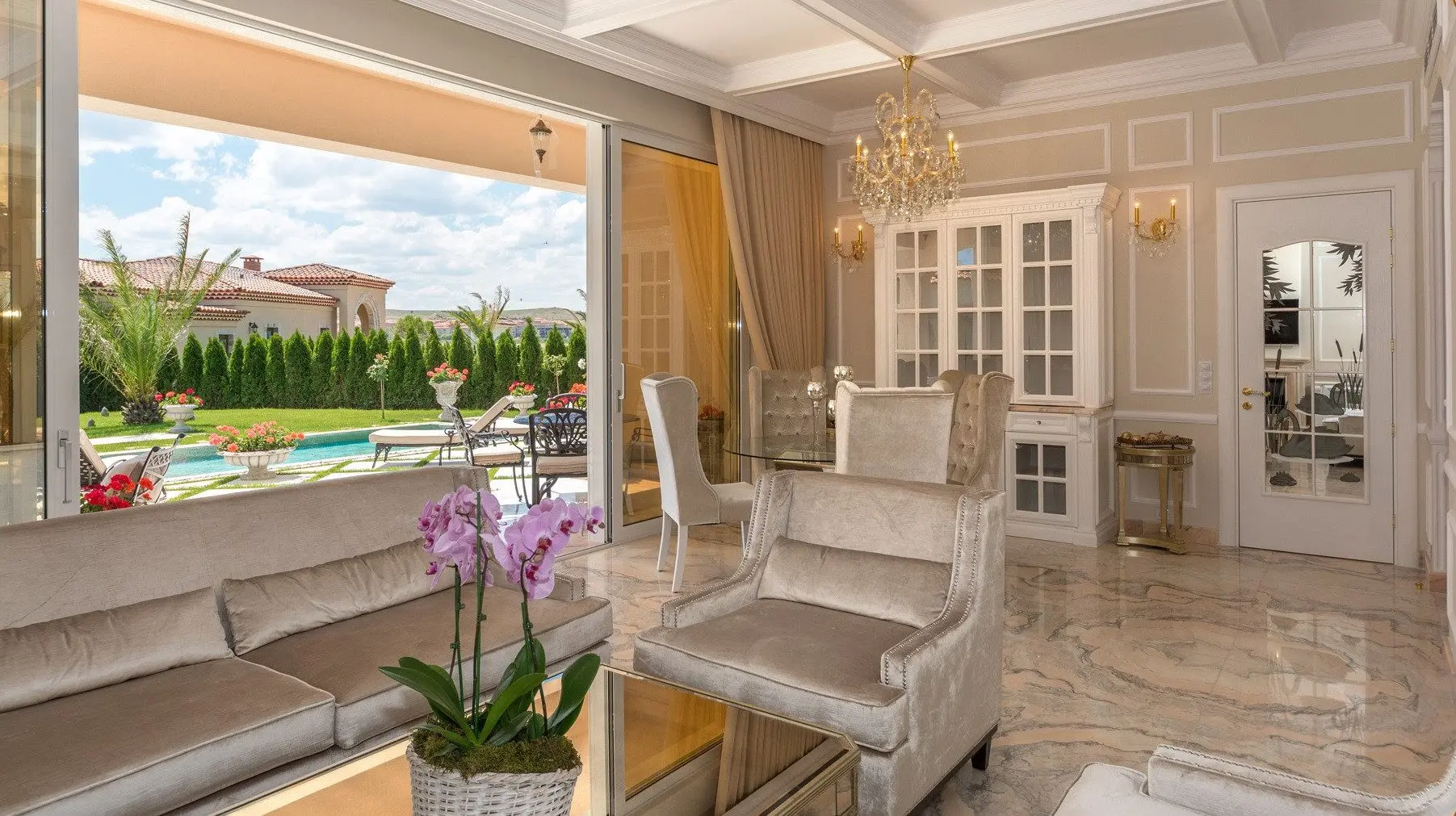 Luxurious villa with pool in Sunny Beach for sale