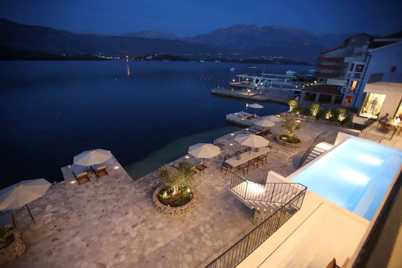 A unique villa with 40 m wide access to the sea, Đuraševići