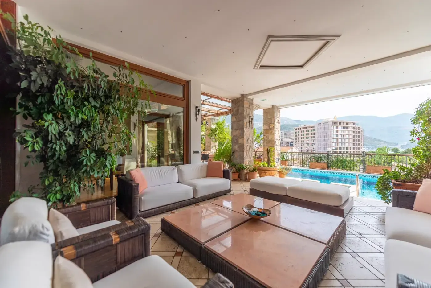 Stone villa with pool and sea view in the immediate vicinity of the Old Town, Budva