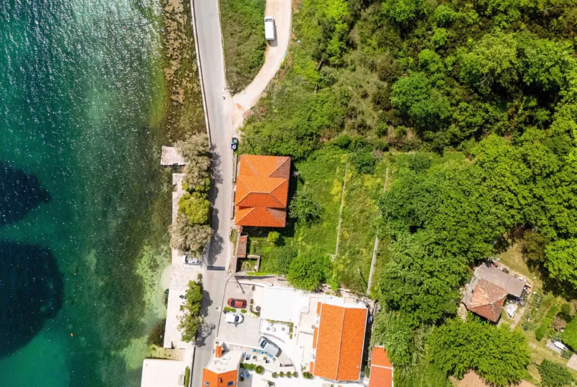 Stone palace for renovation on the first line to the sea, Prčanj