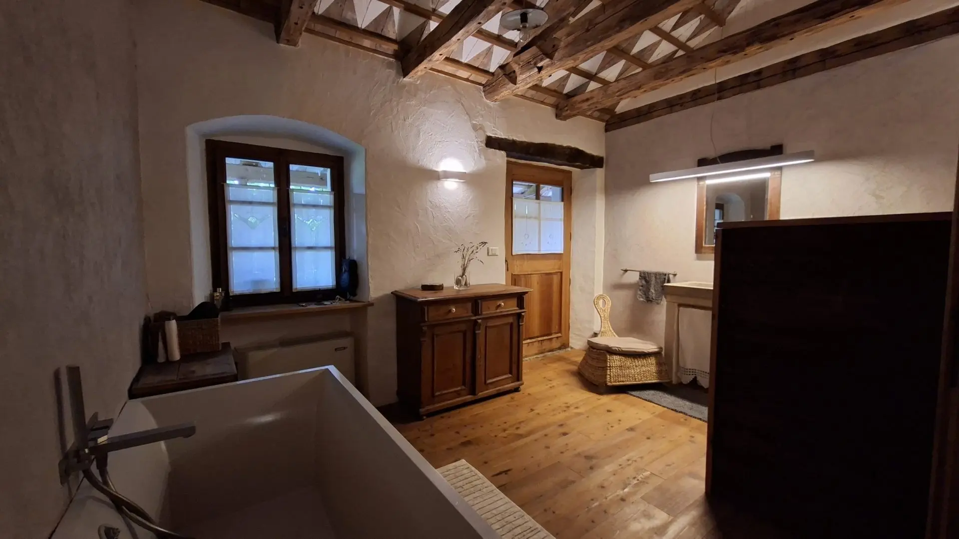 Karst – Exceptional Stone Estate with a Traditional Courtyard Surrounded by Nature