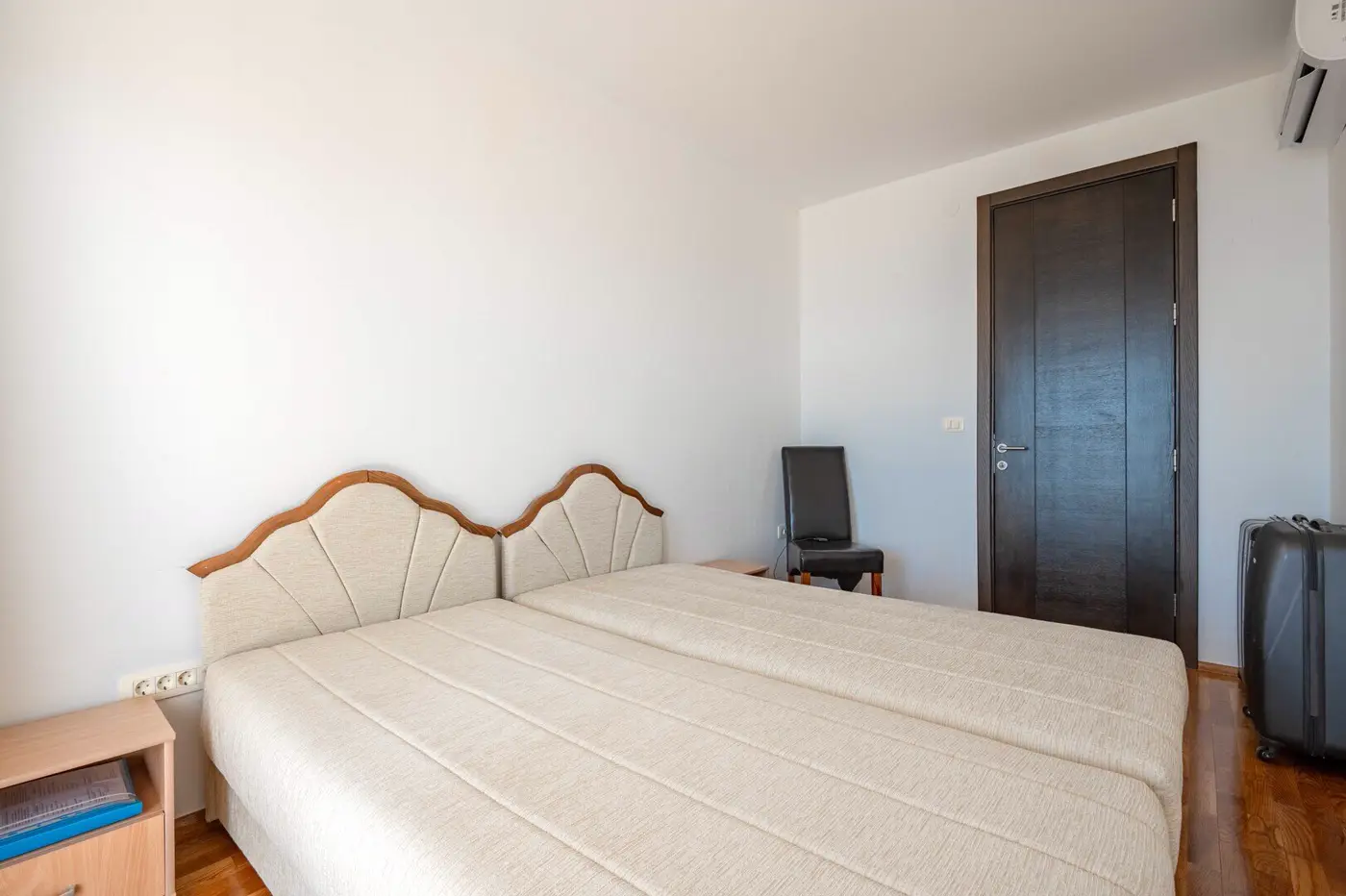 Villa with pool and open sea view