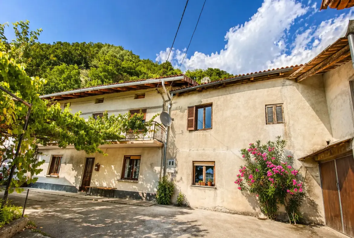Vipava Valley – Semi-detached house above Vipava Valley