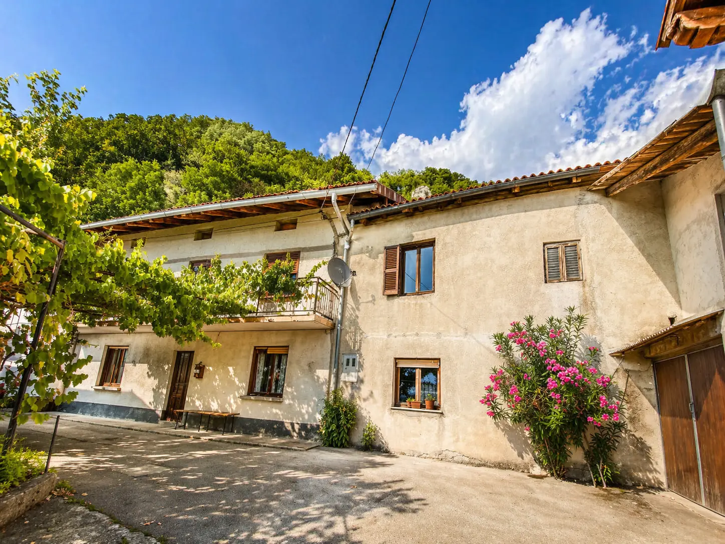 Vipava Valley – Semi-detached house above Vipava Valley