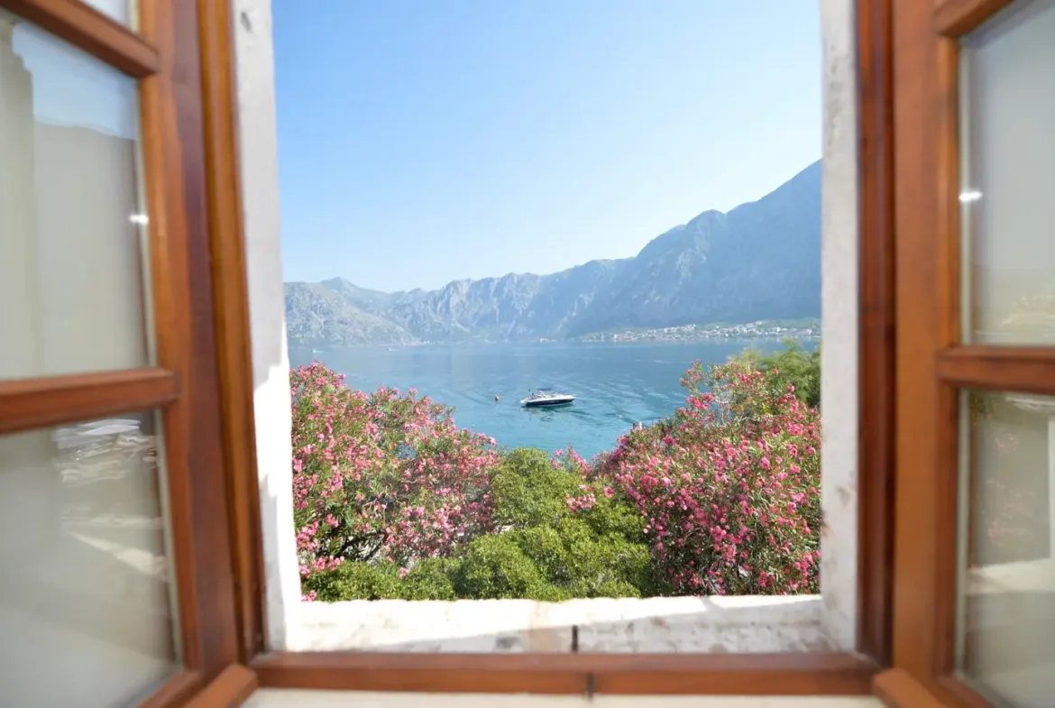 Historic stone villa on the first line to the sea, Prcanj, Kotor