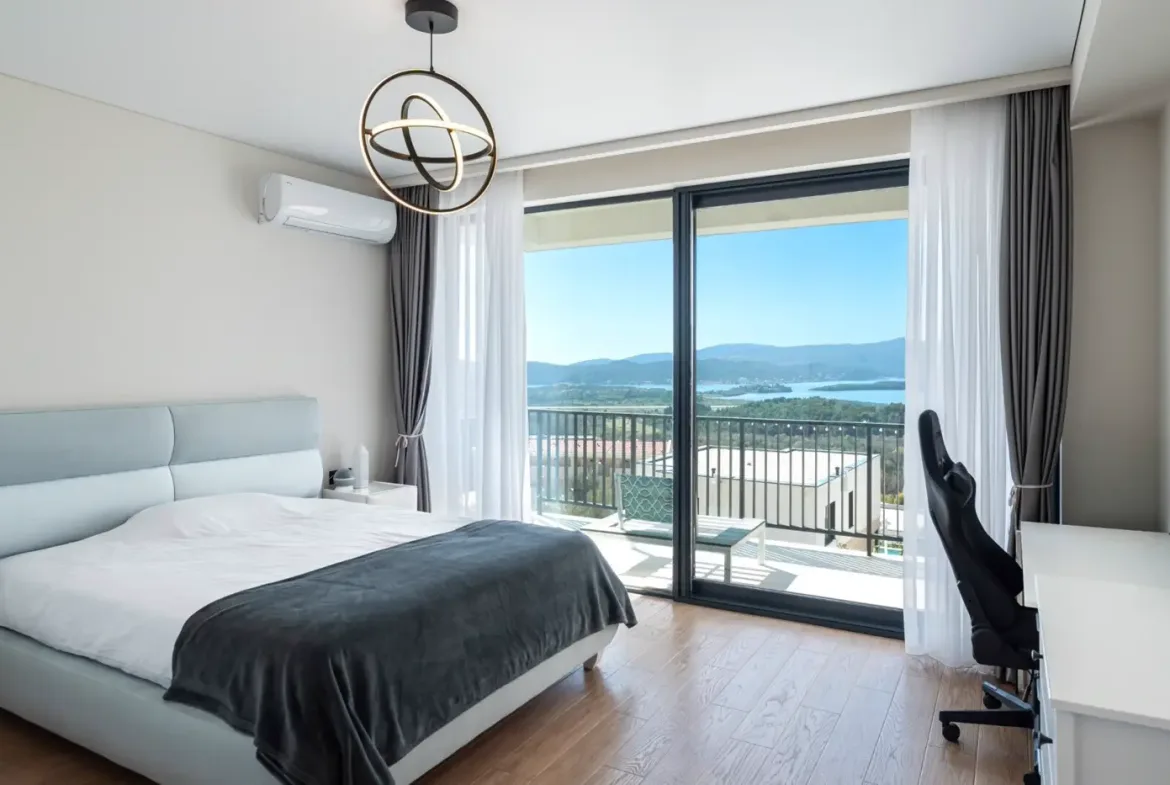 Newly built four-room villa with a pool and a view of the Tivat Bay, Kavač, Kotor