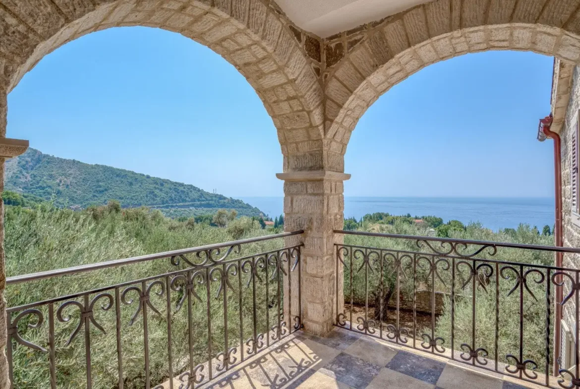Stone villa with a large urbanized plot and swimming pool, Reževići, Budva